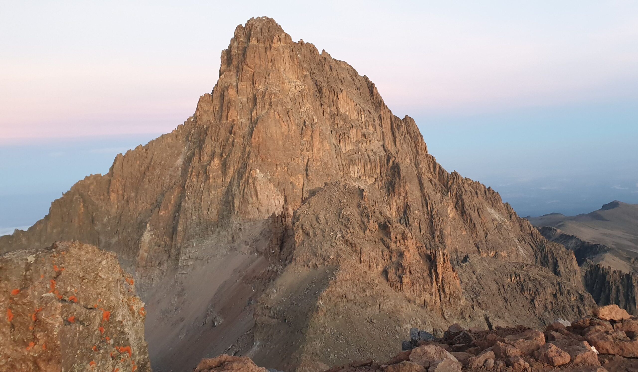 Sirimon Route 5 dagen, dag 4: Shipton's Camp (4200m) - Point Lenana (4985m) - Old Moses (3300m)