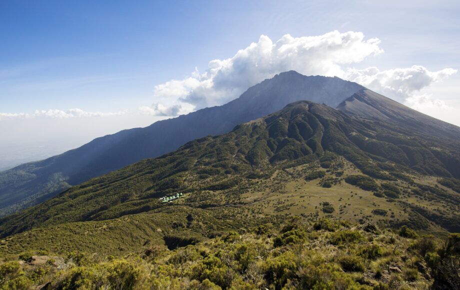 De berg Mount Meru in Arusha national park